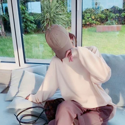 女生头像高冷戴帽子侧脸