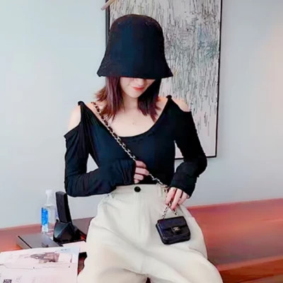 女生头像高冷戴帽子侧脸