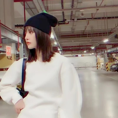 女生头像高冷戴帽子侧脸