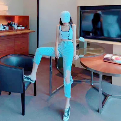 美女戴帽子图片头像