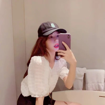 美女戴帽子图片头像
