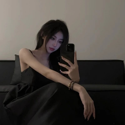 女生自拍高级感头像图片