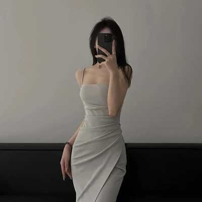 女生拿手机挡脸的头像图片