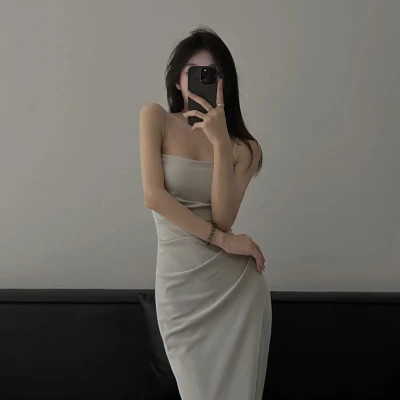 女生拿手机挡脸的头像图片