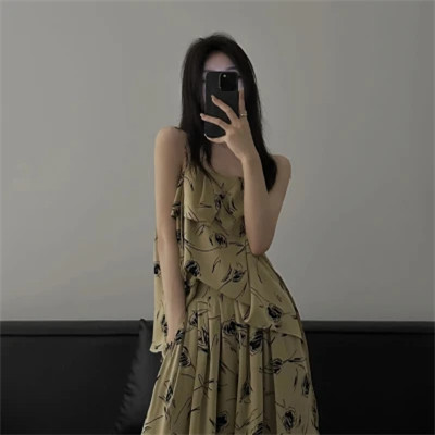 女生拿手机挡脸的头像图片