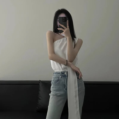 女生拿手机挡脸的头像图片