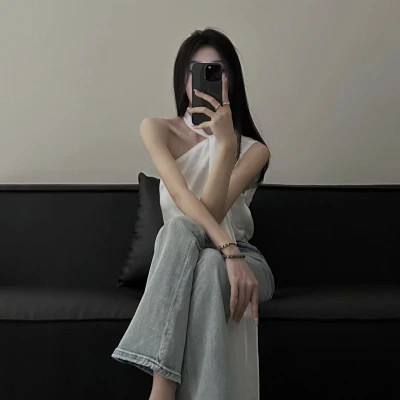 女生拿手机挡脸的头像图片