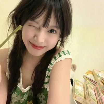 好看的绿色头像女生高清图片