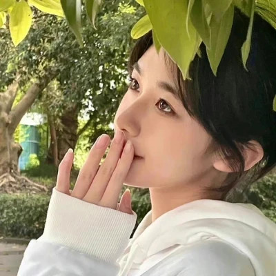 好看的绿色头像女生高清图片