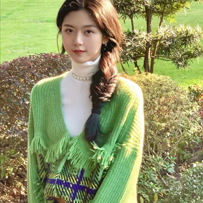 好看的绿色头像女生高清图片