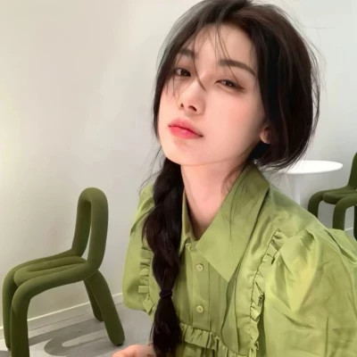 好看的绿色头像女生高清图片