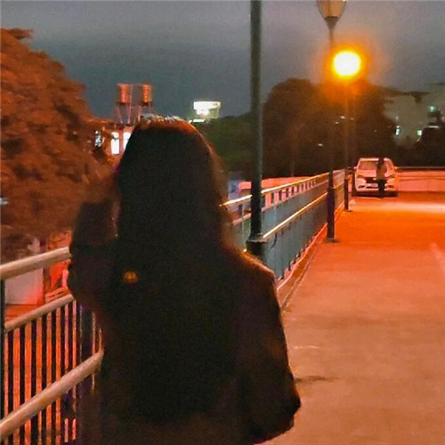 最新绝美氛围感女生头像图片