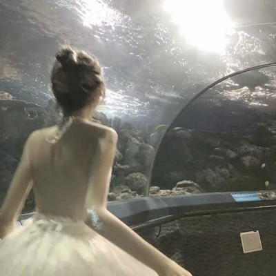 迷人女生背影头像