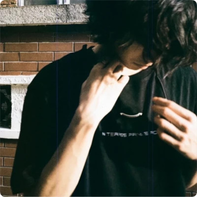 氛围感拉满的小众头像男