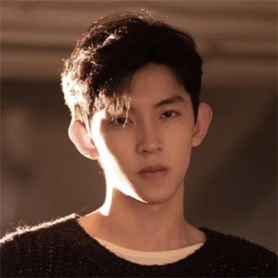 氛围感拉满的小众头像男