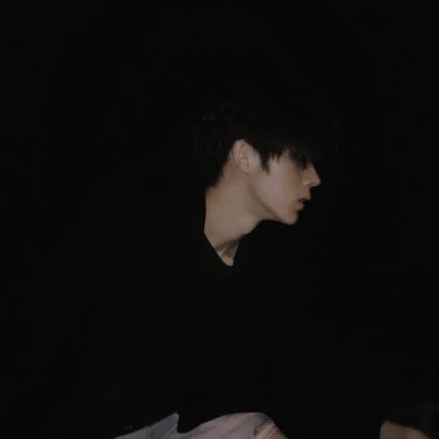 氛围感拉满的小众头像男