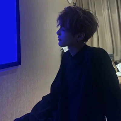 高级氛围感帅气男生头像图片