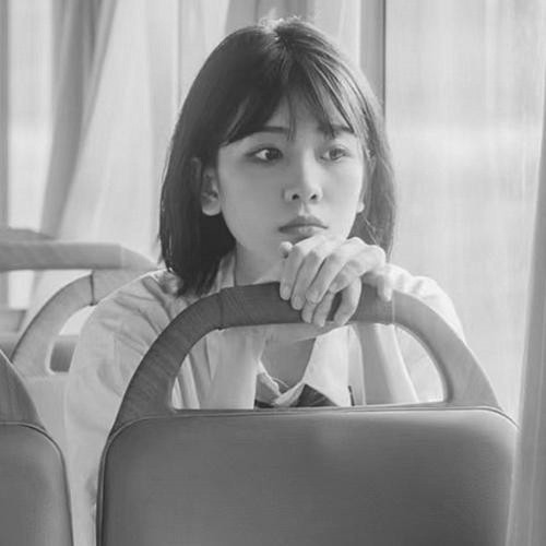 女生头像黑白图片2025最火爆