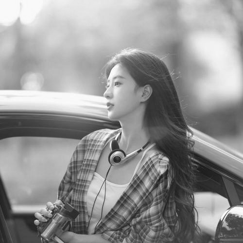 女生头像黑白图片2025最火爆