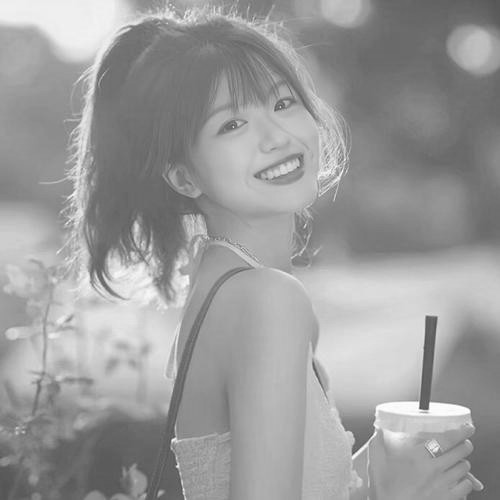 女生头像黑白图片2025最火爆