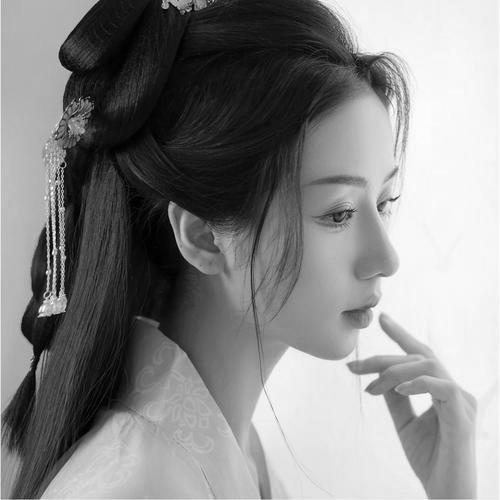 女生头像黑白图片2025最火爆
