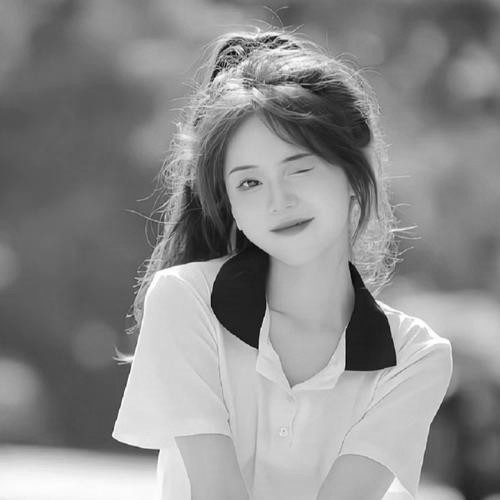 女生头像黑白图片2025最火爆
