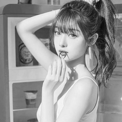 女生头像黑白图片2025最火爆