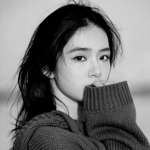女生头像黑白图片2025最火爆
