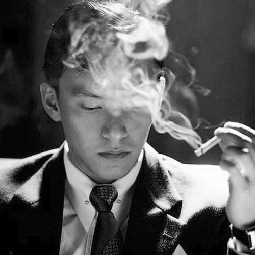 黑白伤感男生头像图片
