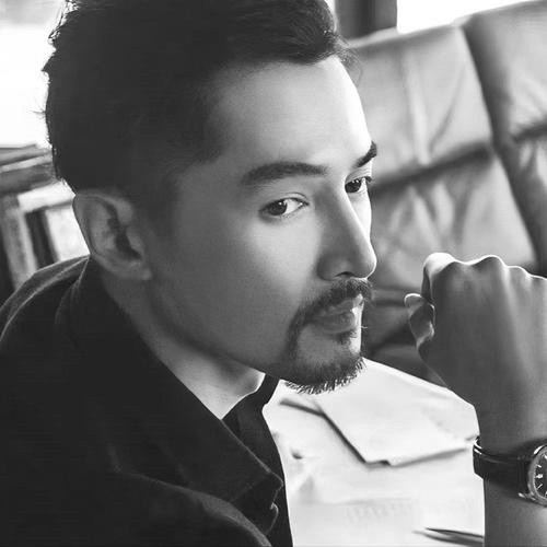 黑白伤感男生头像图片