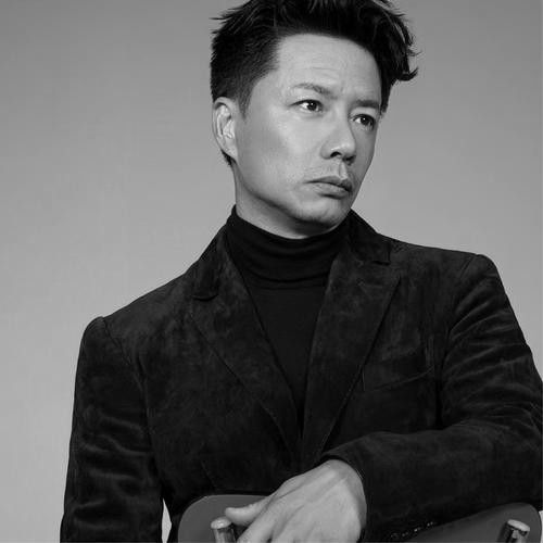 黑白伤感男生头像图片