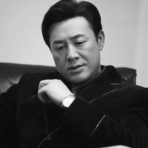 伤感黑白男生头像图片