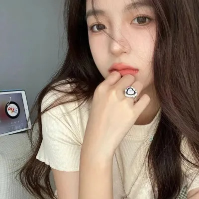 2025年最火人气爆棚的女生头像图片