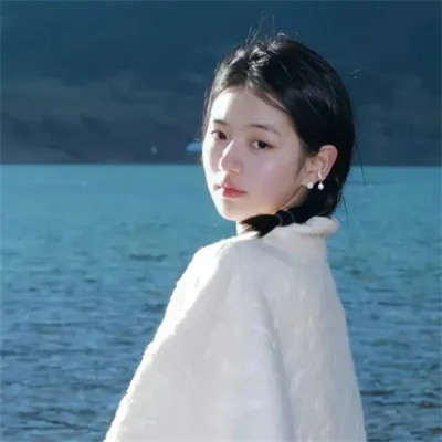 2025年最火人气爆棚的女生头像图片