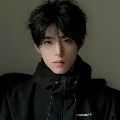 2025年最火男生头像图片精选