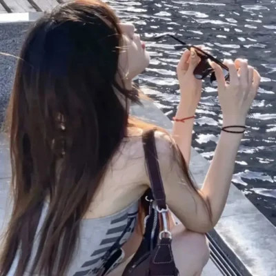 特别好看但不露头的女生头像背影