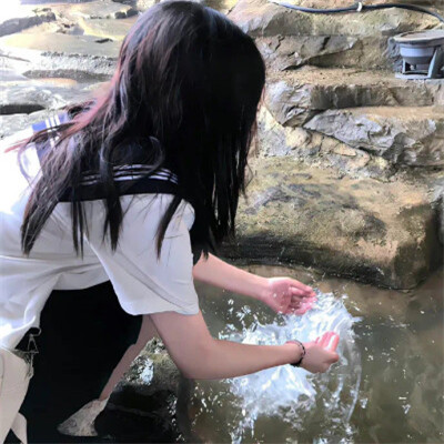 特别好看但不露头的女生头像背影