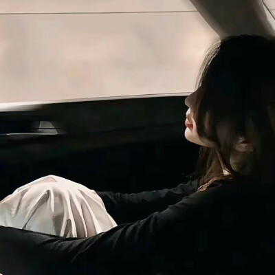 特别好看但不露头的女生头像背影