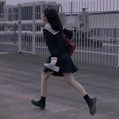 唯美不露脸背影女生头像图片
