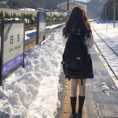 唯美不露脸背影女生头像图片