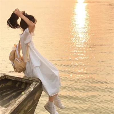 绝美不露脸背影女生头像图片