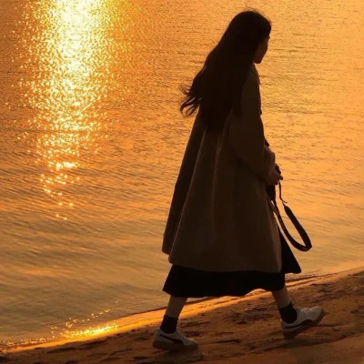 绝美不露脸背影女生头像图片