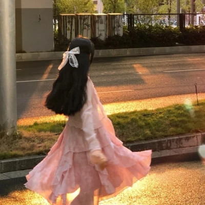 绝美不露脸背影女生头像图片