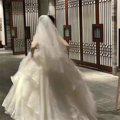 绝美不露脸背影女生头像图片