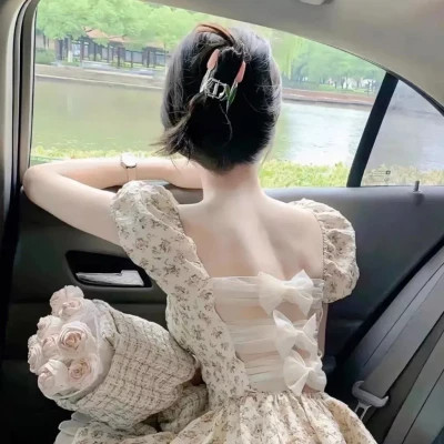 绝美不露脸背影女生头像图片