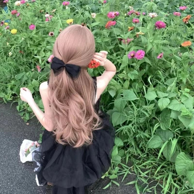 绝美不露脸背影女生头像图片