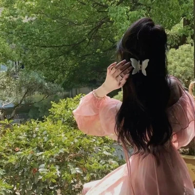 绝美不露脸背影女生头像图片