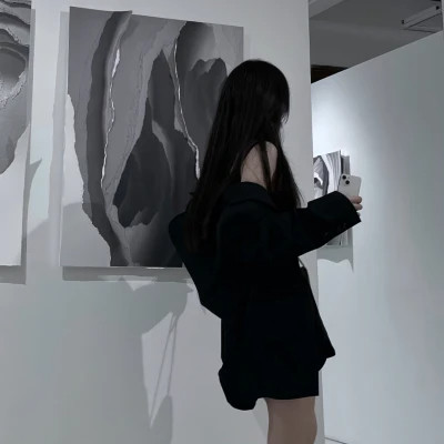 最新不露脸背影女生头像图片