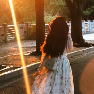 非常好看的不露脸女生背影头像