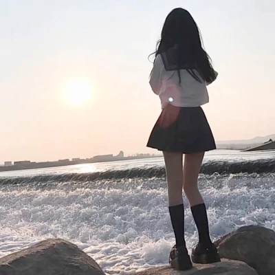 女生背影头像的唯美意境图片